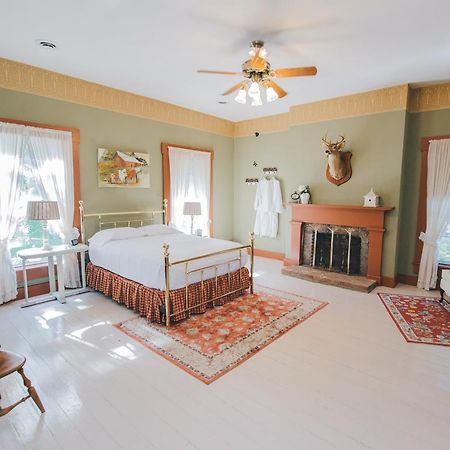 Old Caledonian Bed & Breakfast エクステリア 写真